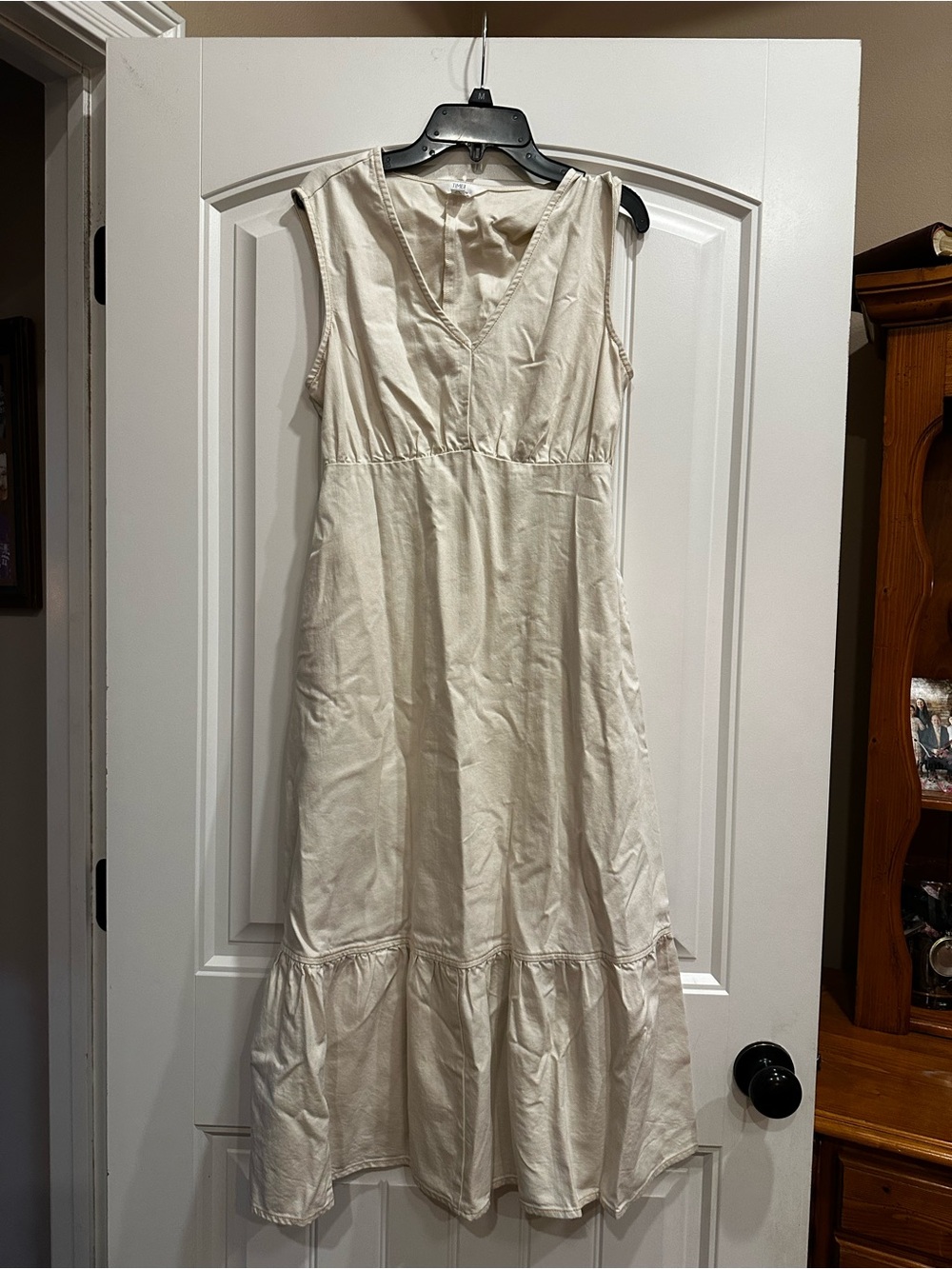 Time and Tru Cream V-Neck Maxi Dress